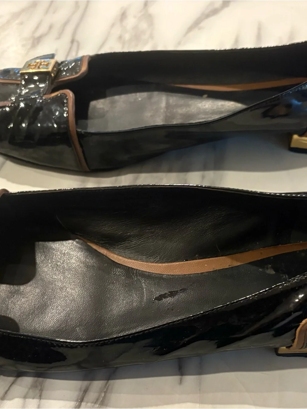 Tory Burch Black Patent Leather Square Toe Flats Tan Trim Gold Logo Sz 11